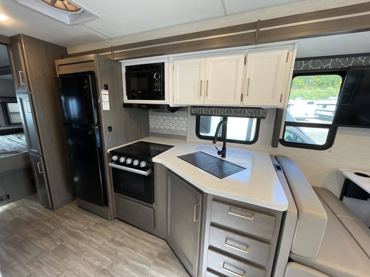 2024 Thor Motor Coach Resonate