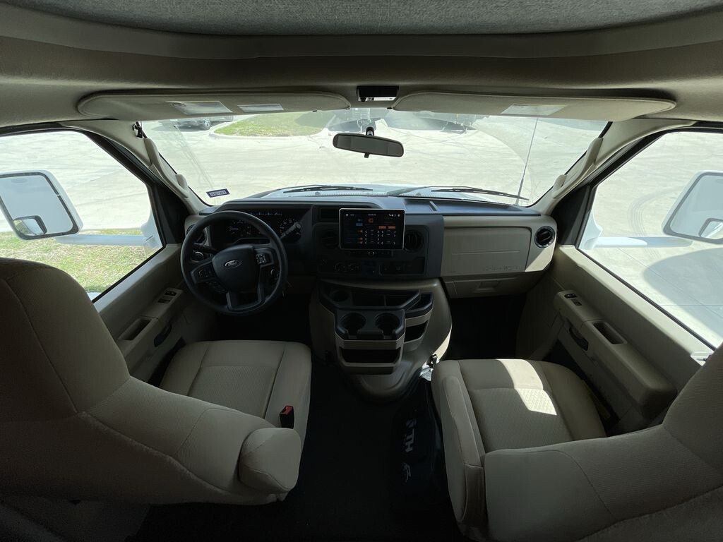 2025 Thor Motor Coach Four Winds