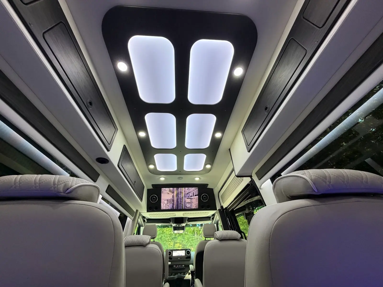 2026 Mercedes-Benz vDrive 10OB Luxury Transport