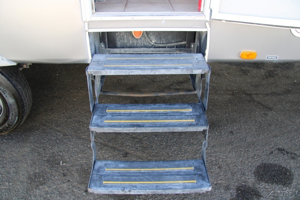 2009 Forest River Sandpiper Fifth Wheel