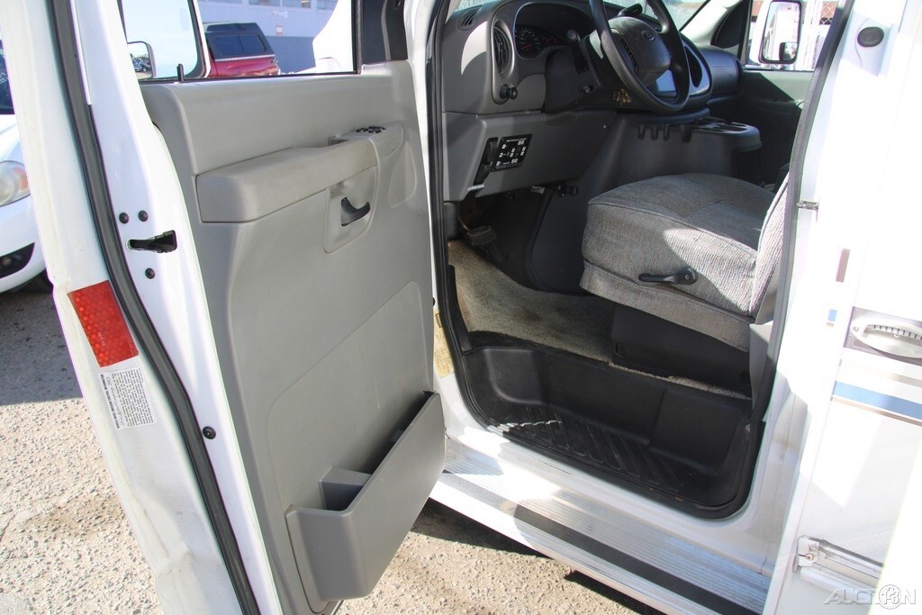 2004 Winnebago Minnie RV Motorized Class C