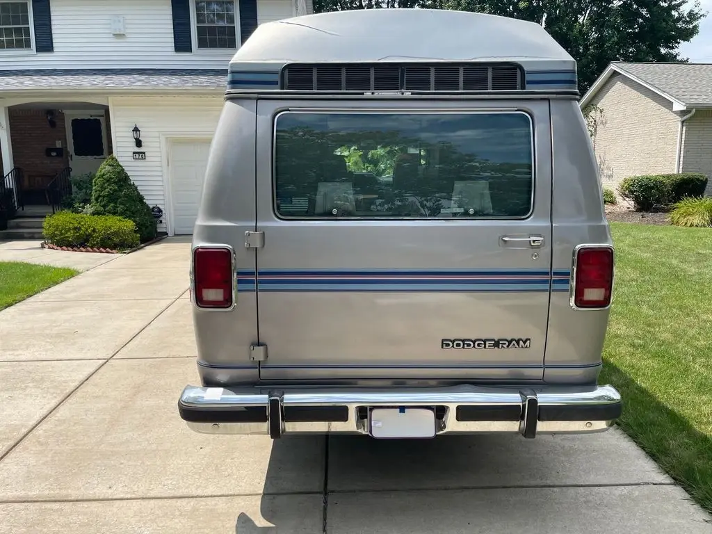 1989 Roadtrek Versatile 190 Class B Motorhome