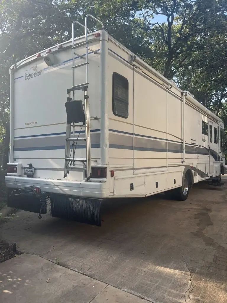 2000 Fleetwood Bounder Class A Motorhome