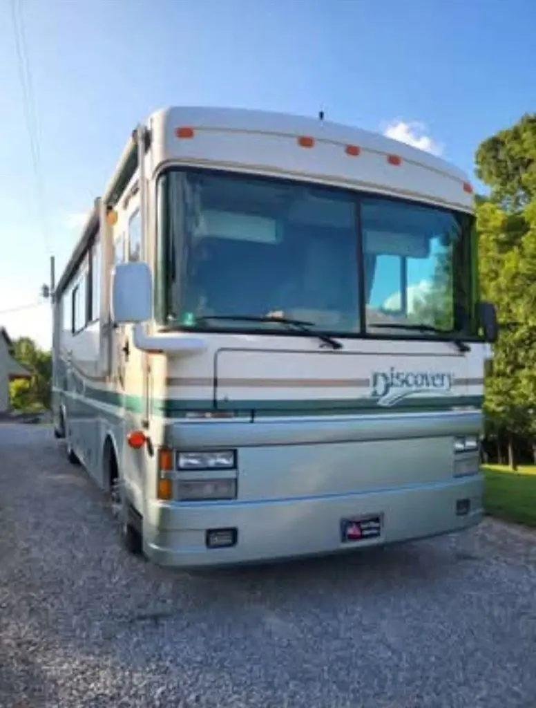 2000 Fleetwood Discovery Class A Motorhome