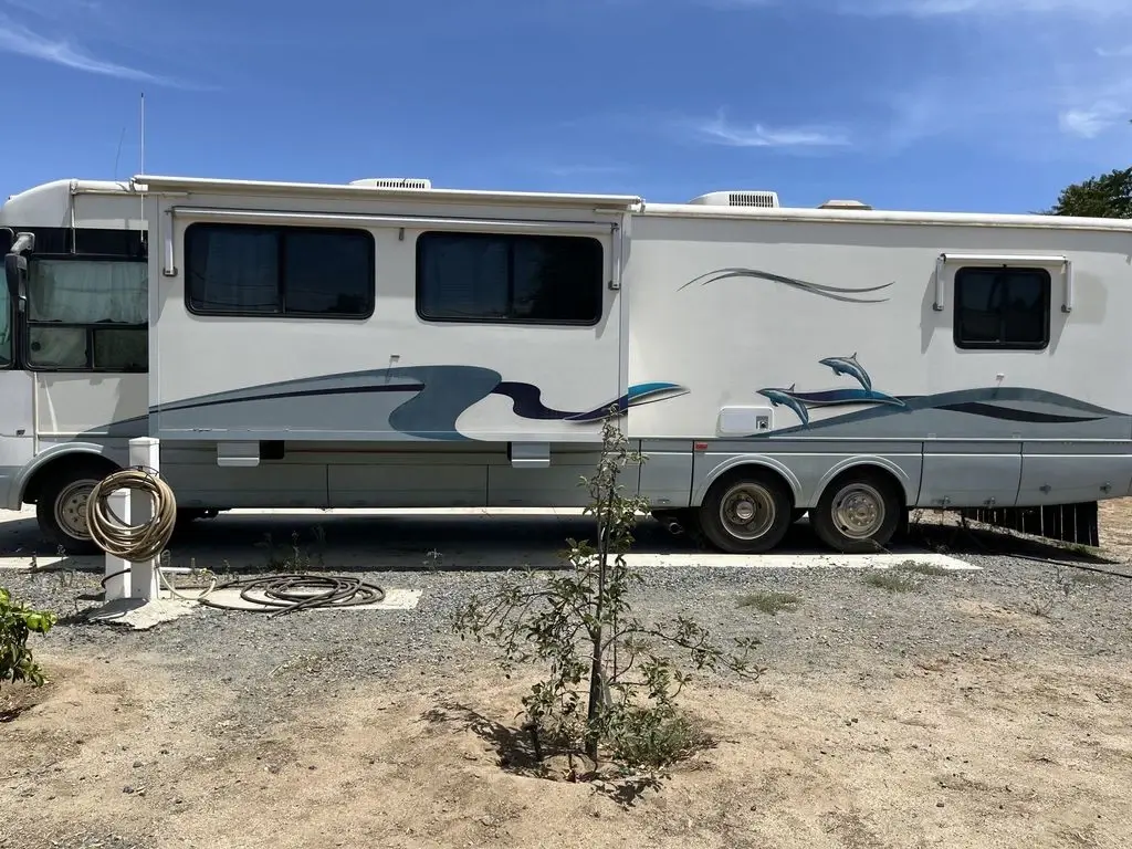 2000 National RV Dolphin Class A Motorhome