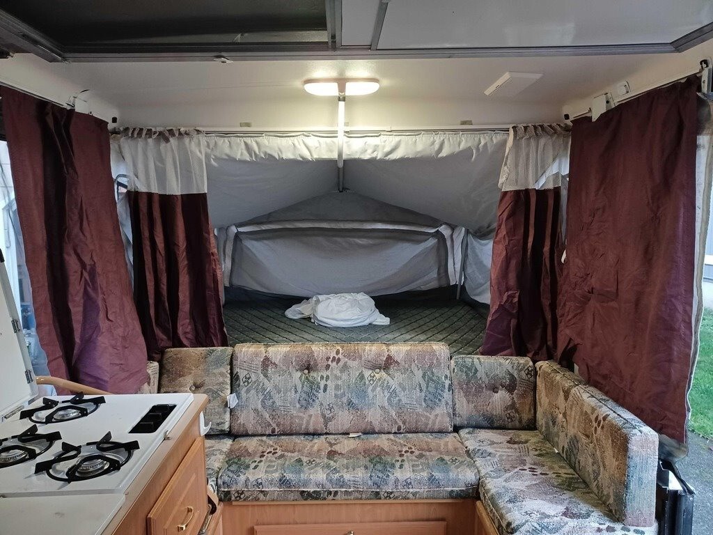 2002 Coleman Seapine Pop-Up