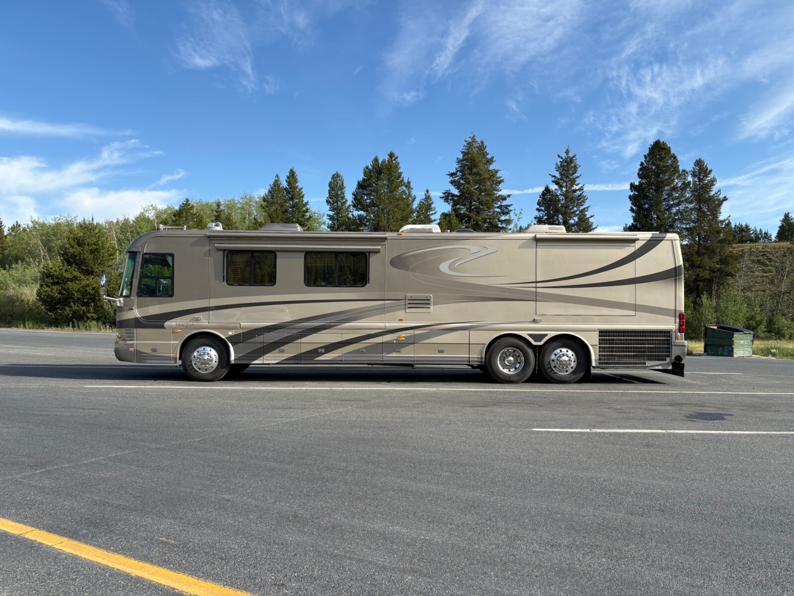 2004 Country Coach Magna “Chalet”