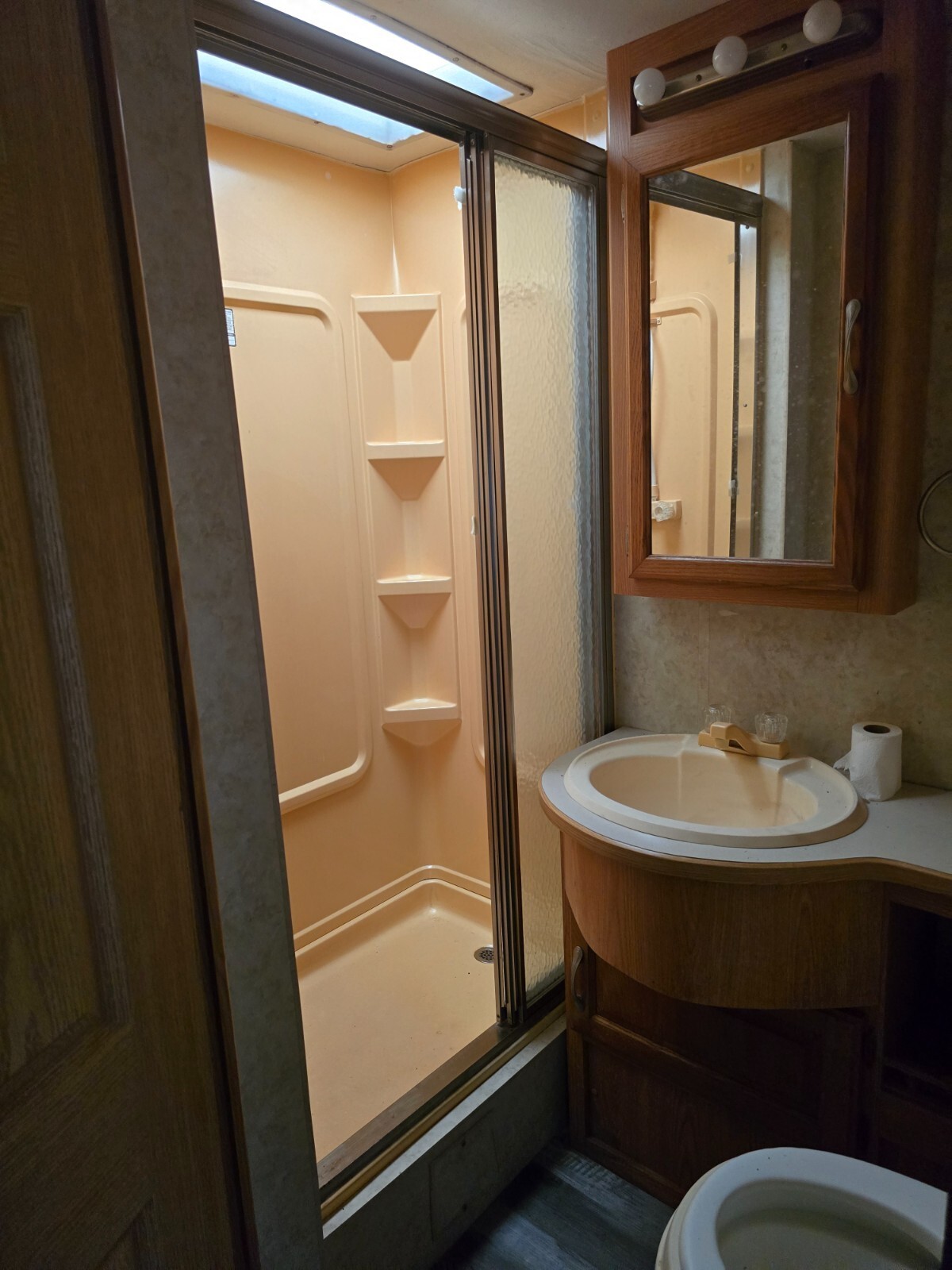 2004 Thor Hurricane class a