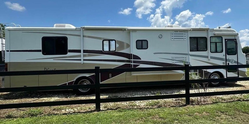 2004 Tiffin Motorhomes Phaeton Motorized Class A