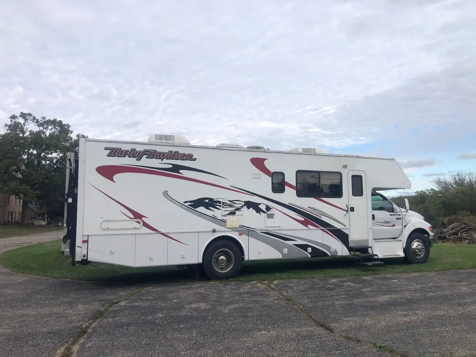 2005 Four Winds Toy Hauler
