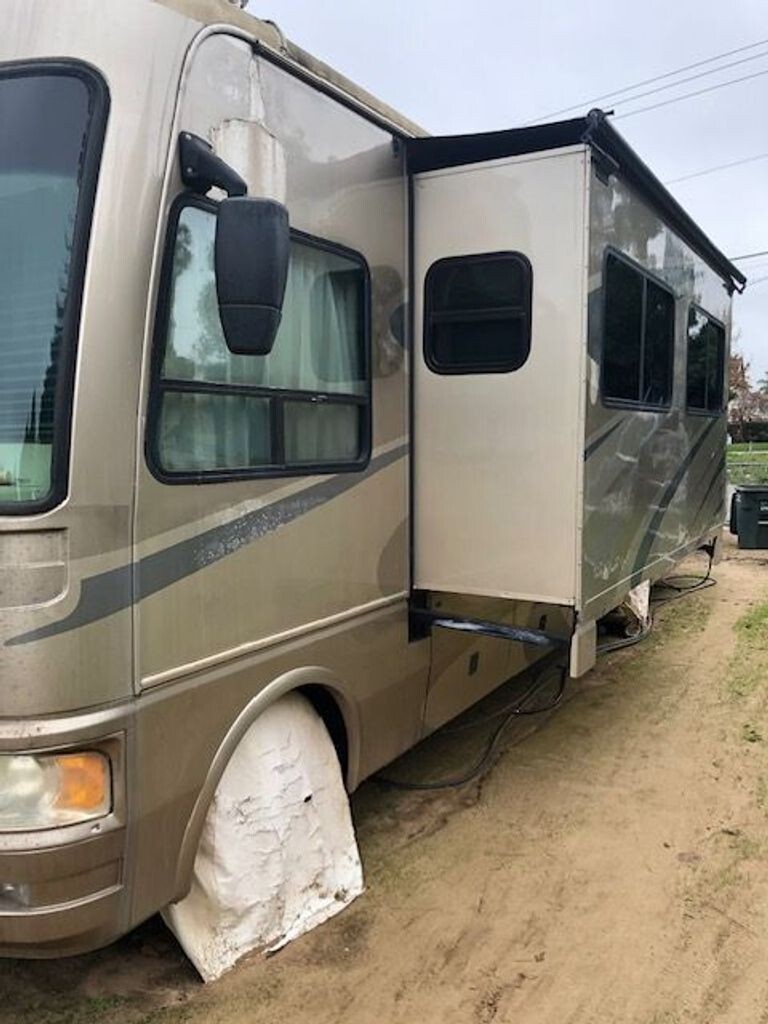 2006 National RV Dolphin Class A Motorhome