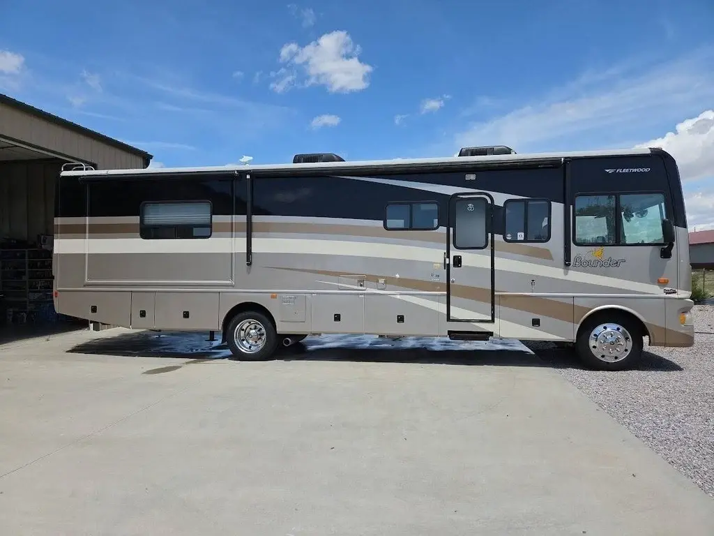 2007 Fleetwood Bounder Motorized Class A