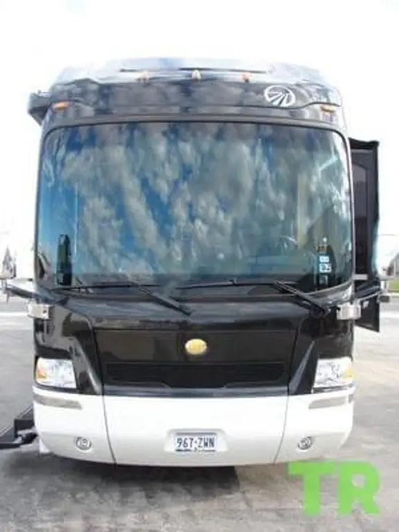 2007 Monaco Signature Motorized Class A