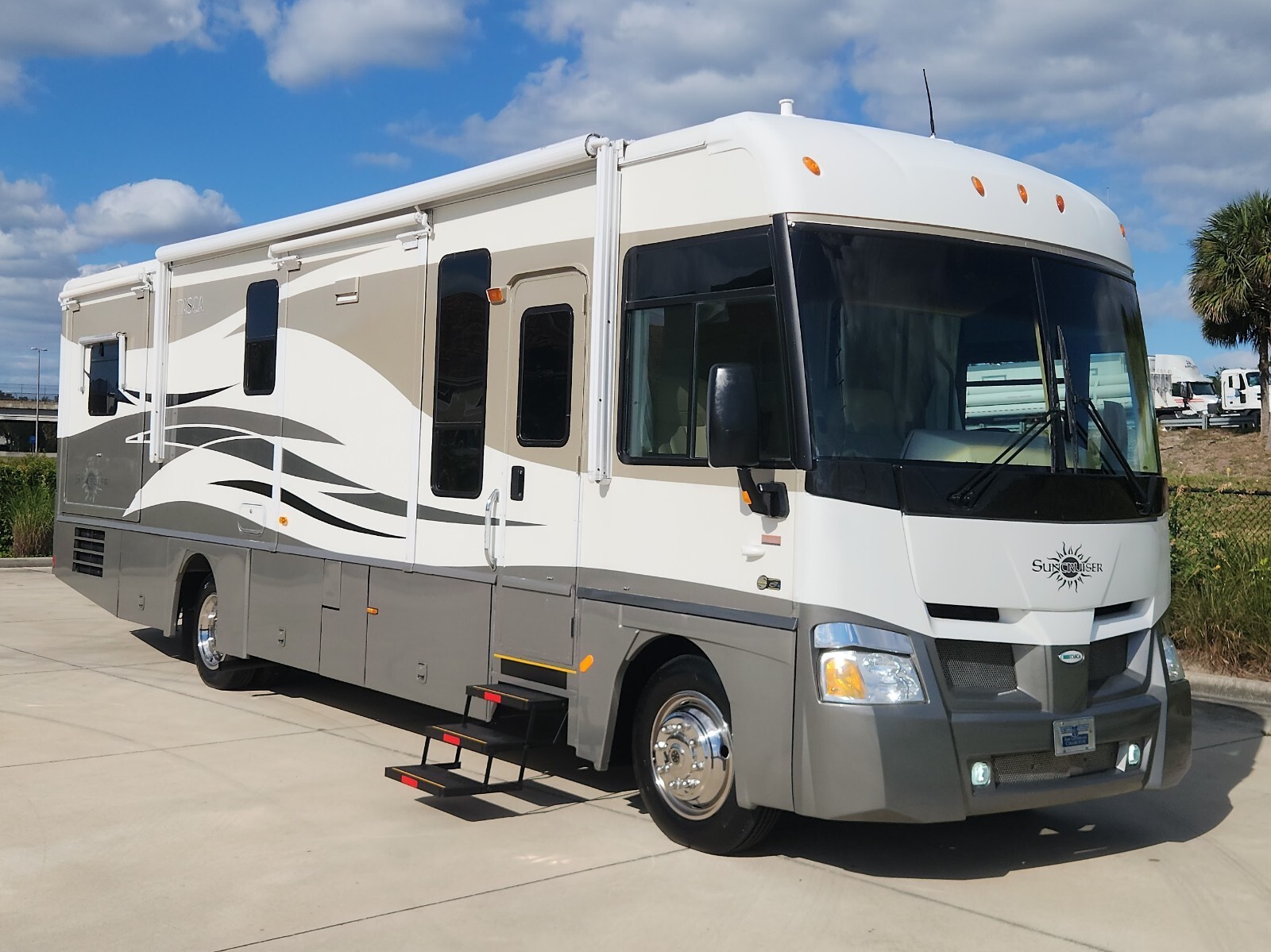 2007 Winnebago 35 A