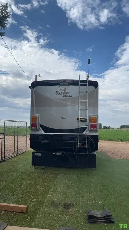 2014 Fleetwood Bounder Motorized Class A