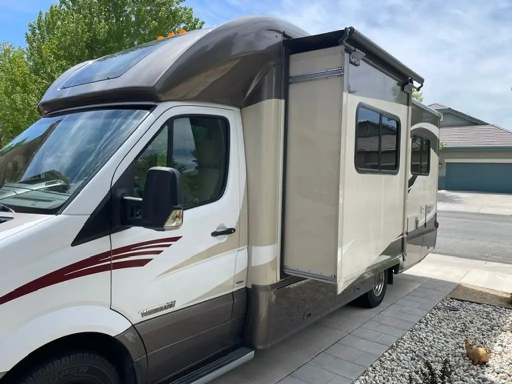 2015 Itasca Navion Class C Motorhome