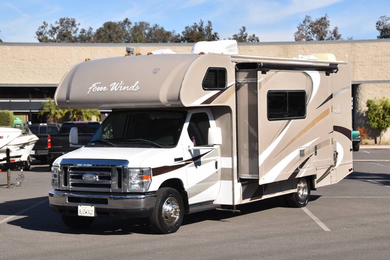 2015 Beige Thor Motor Coach Four Winds RVs & Campers