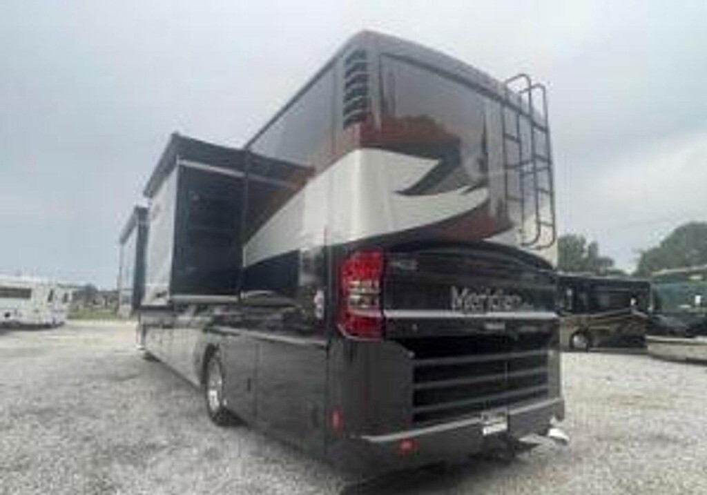 2015 Winnebago Itasca Horizon Motorized Class A