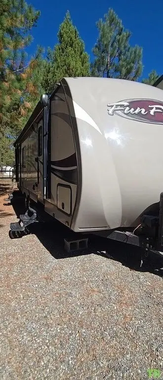 2016 Cruiser RV Fun Finder Xtreme Lite M-241LRK Travel Trailer Fifth Wheel