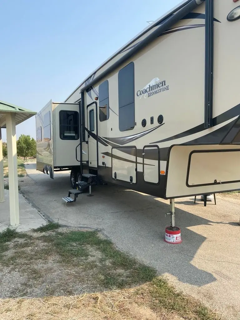 2017 Coachmen Brookstone Fifth Wheel