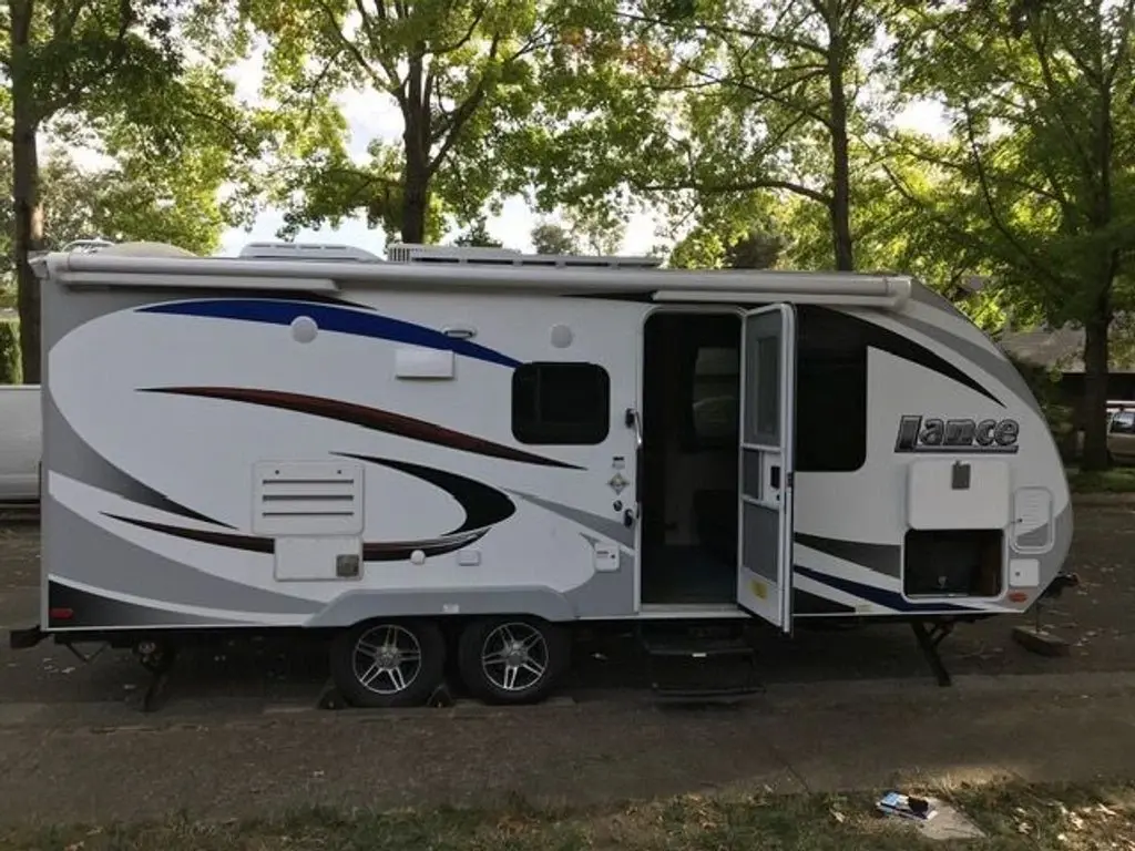 2017 Lance Travel Trailer Travel Trailer