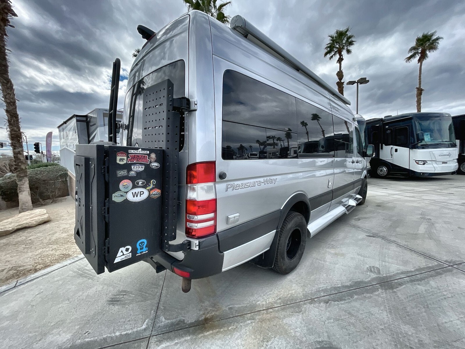 2017 Pleasure-Way Plateau