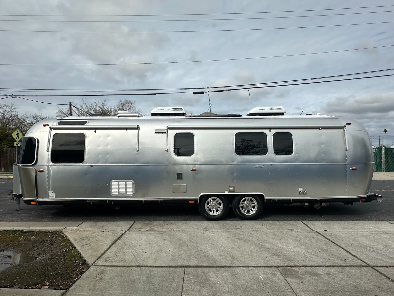 2018 Airstream Classic 33FB