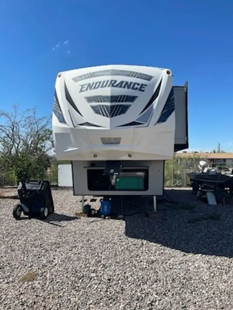 2018 Dutchmen Endurance Toy Hauler