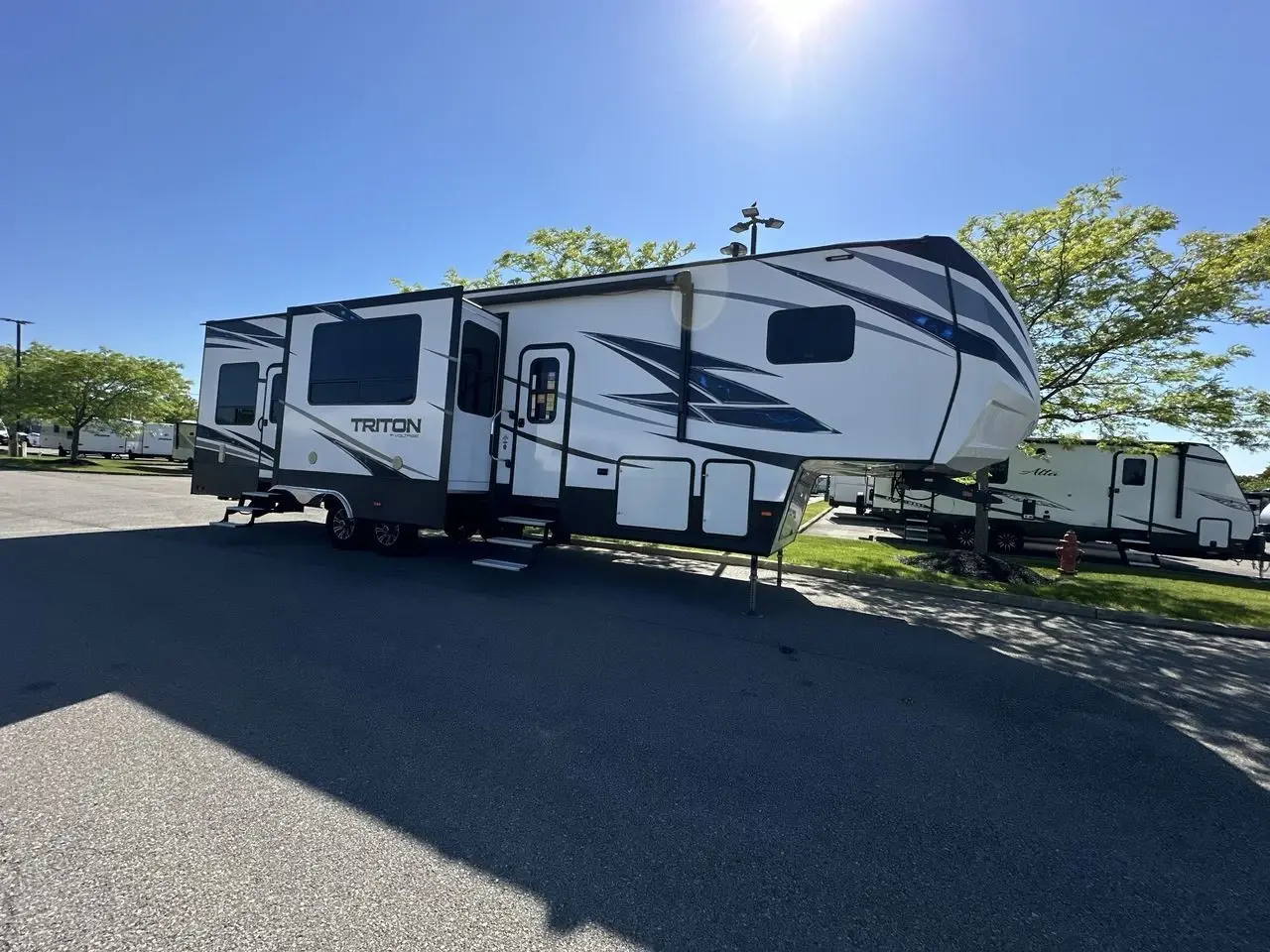 2018 Dutchmen Voltage Triton