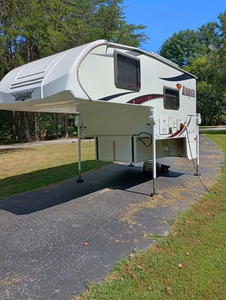 2018 Lance Truck Camper Truck Camper