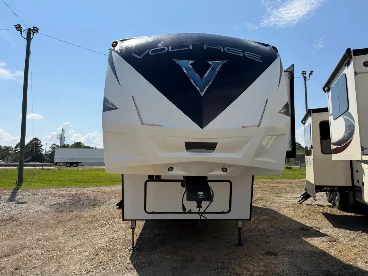 2019 Dutchmen Voltage