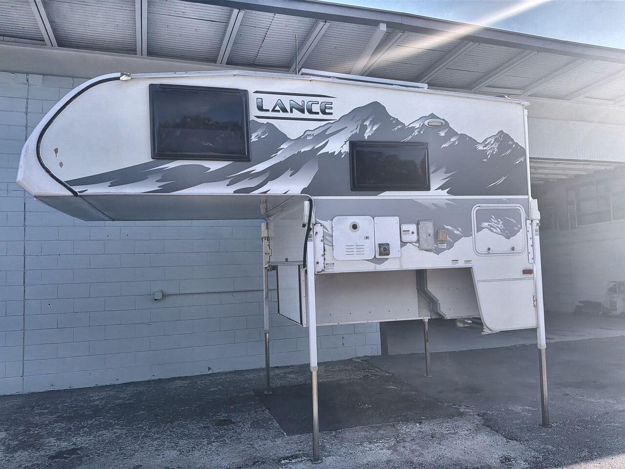2019 Lance Lance Truck Camper