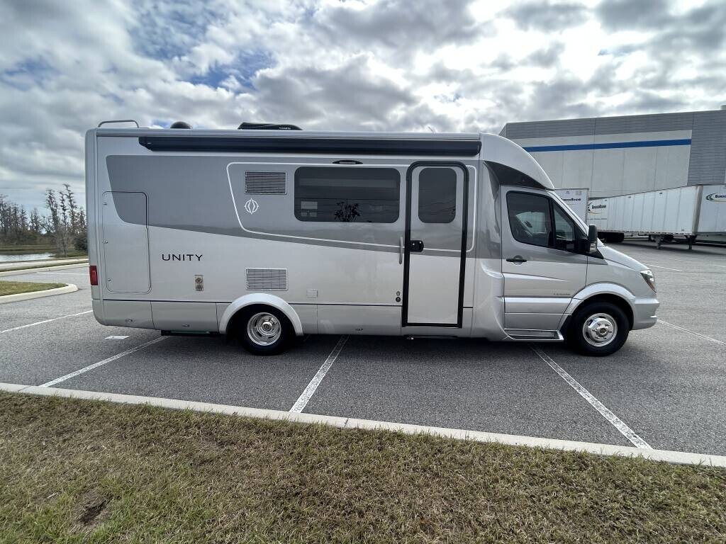 2019 Leisure Travel UNITY U24MB