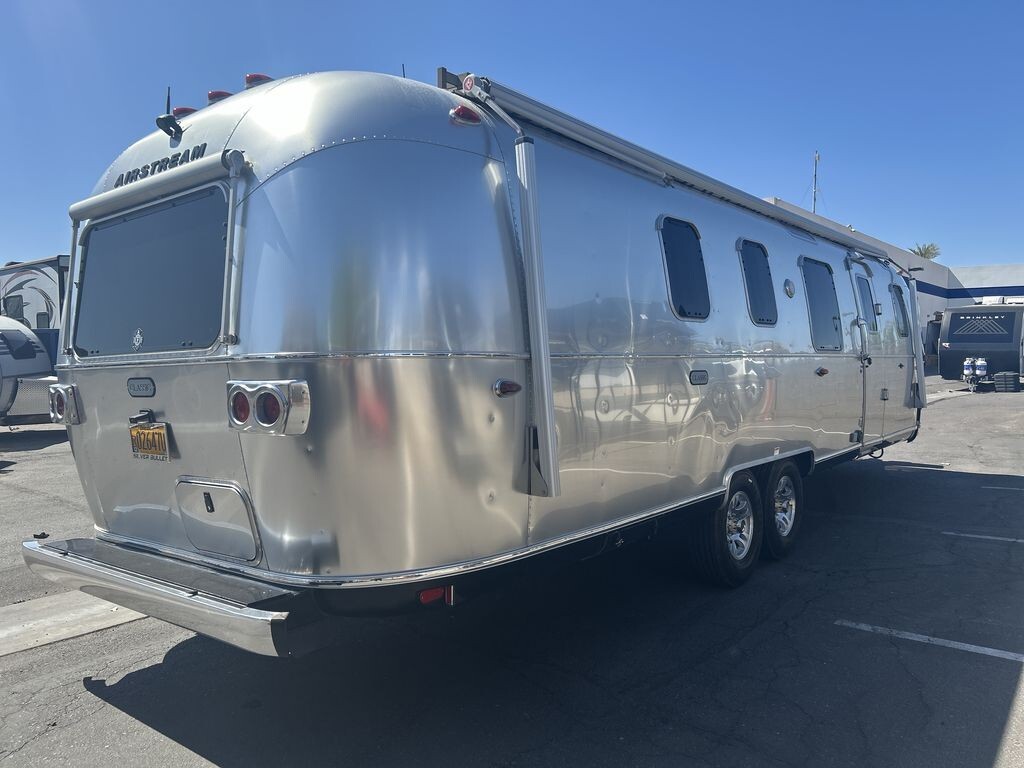 2020 Airstream 33FBQ Classic