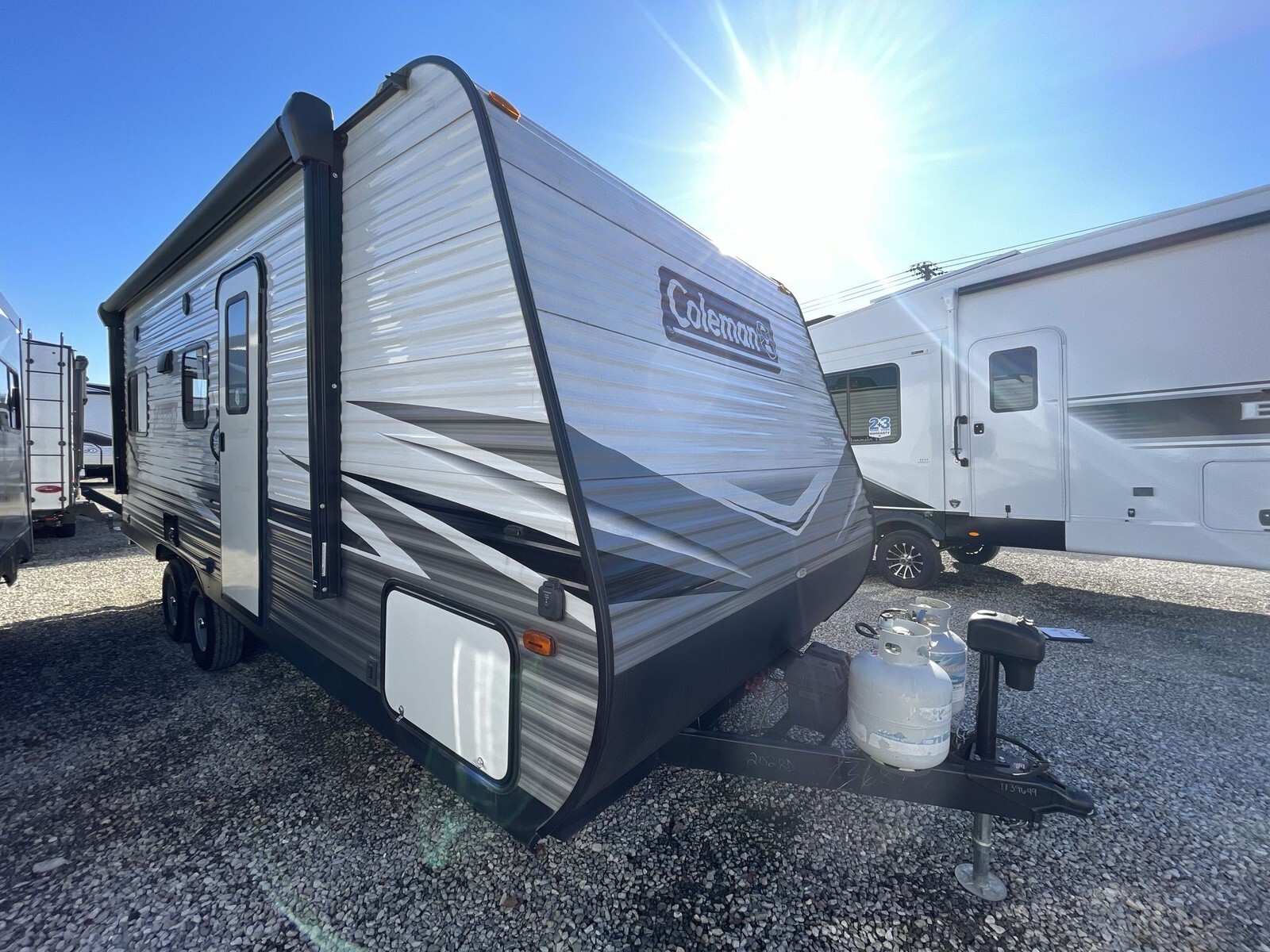 2020 Dutchmen COLEMAN LANTERN LT SERIES