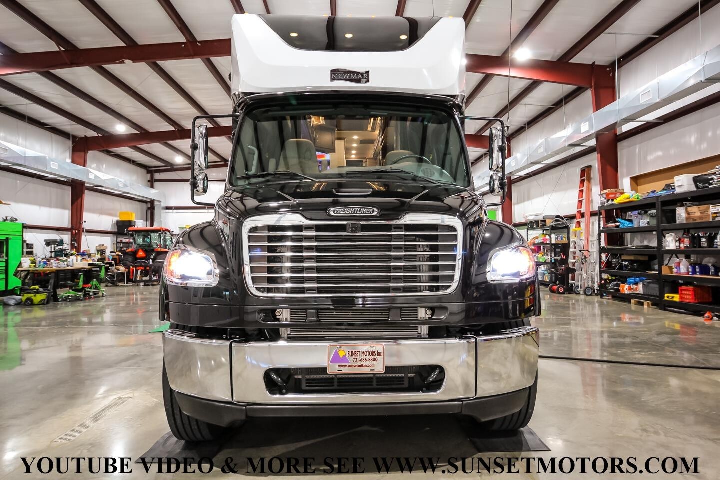 2022 White NEWMAR SUPERSTAR --