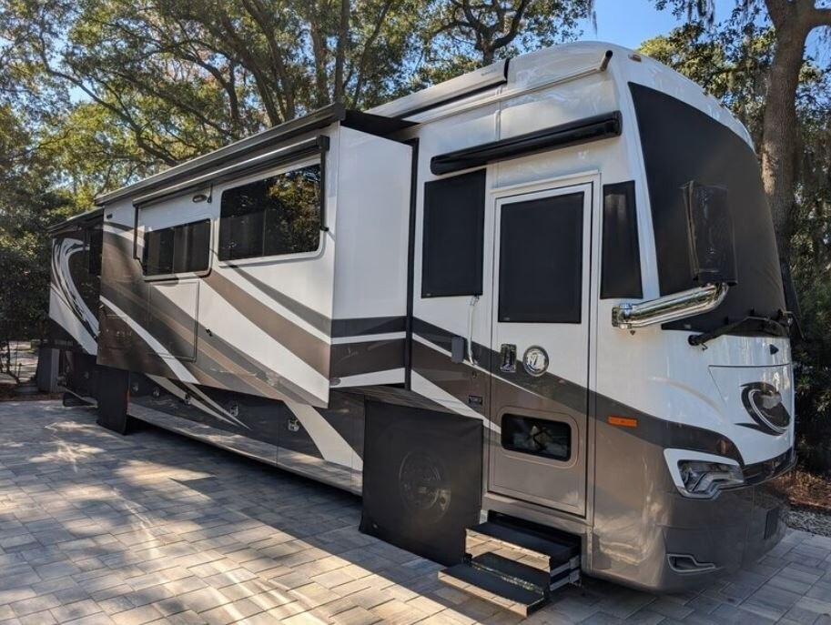 2022 Tiffin Motorhomes Allegro Bus Motorized Class A