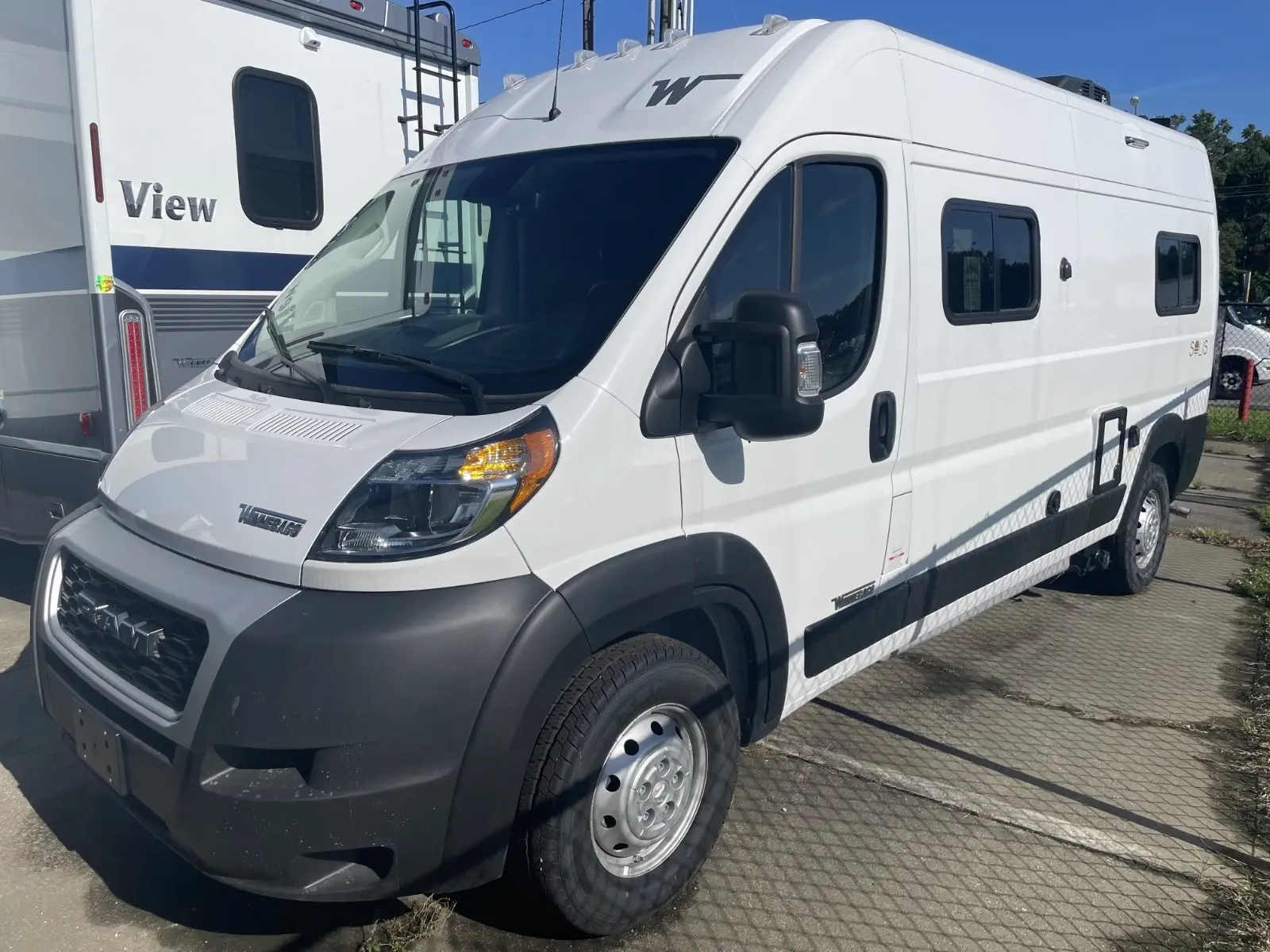 2022 Winnebago 59p