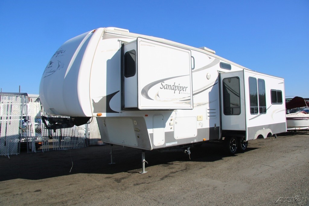 2009 Forest River Sandpiper Fifth Wheel