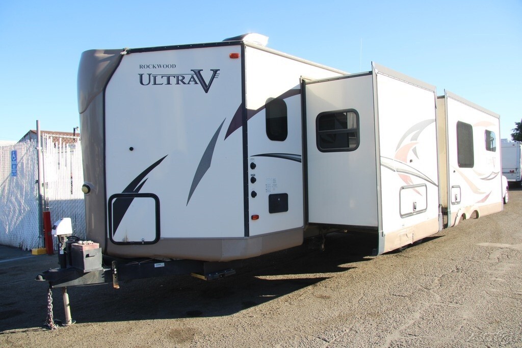 2018 Forest River Rockwood ultra V Travel Trailer Travel Trailer