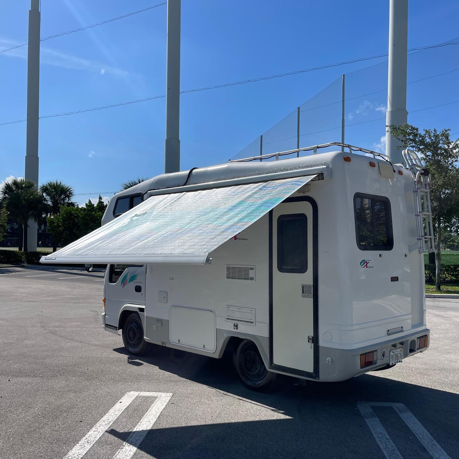 1997 White ISUZU ELF RV