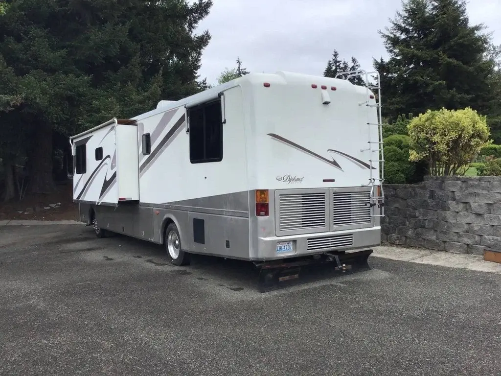 1998 Monaco Diplomat Motorized Class A