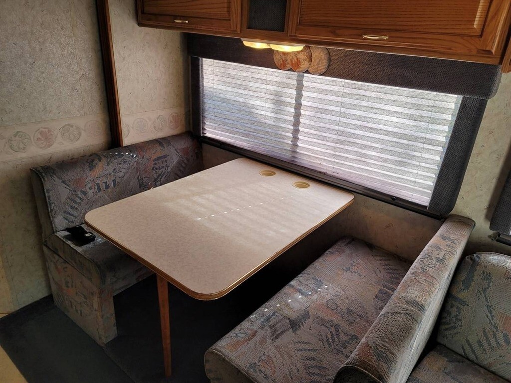 1999 Winnebago Minnie Winnie Motorized Class B