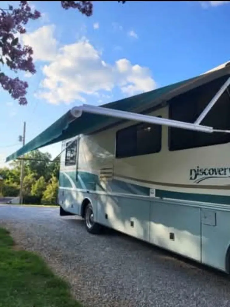 2000 Fleetwood Discovery Class A Motorhome