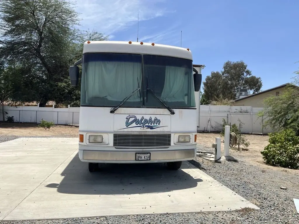 2000 National RV Dolphin Class A Motorhome