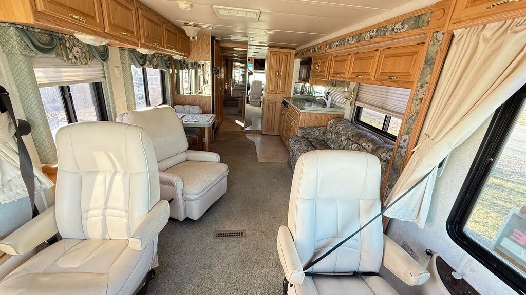 2001 Monaco Knight Motorized Class A