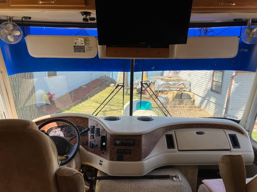 2002 Damon Challenger Class A Motorhome