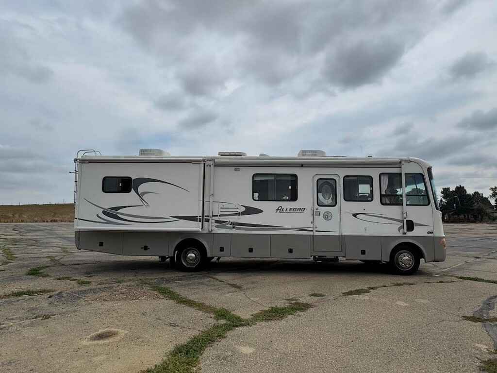 2002 Tiffin Motorhomes Allegro Bay Motorized Class A