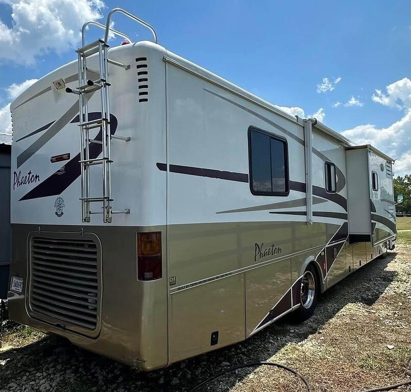 2004 Tiffin Motorhomes Phaeton Motorized Class A