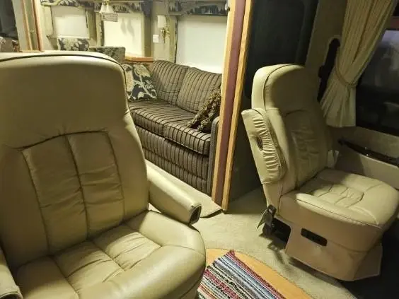2005 Holiday Rambler Neptune Motorized Class A